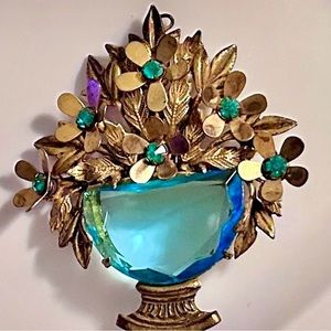 Vintage AQUA MARINE Light BLUE CRYSTAL RHINESTONES FLOWER BASKET BROOCH PIN